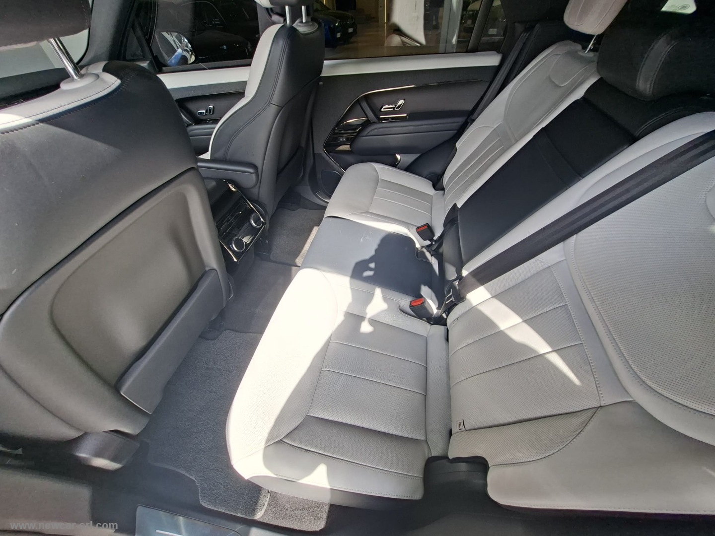 Range Rover 3.0D I6 300 CV HSE - immagine 15