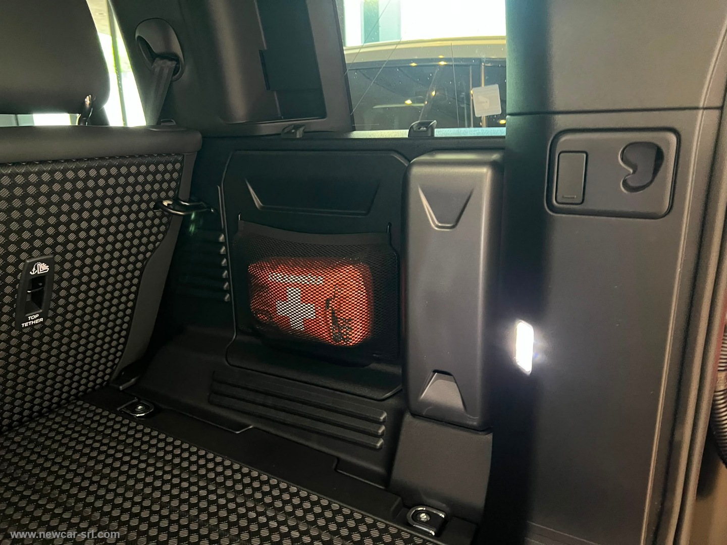 Defender 110 3.0D I6 250 AWD X-Dyn.SE N1 - immagine 15