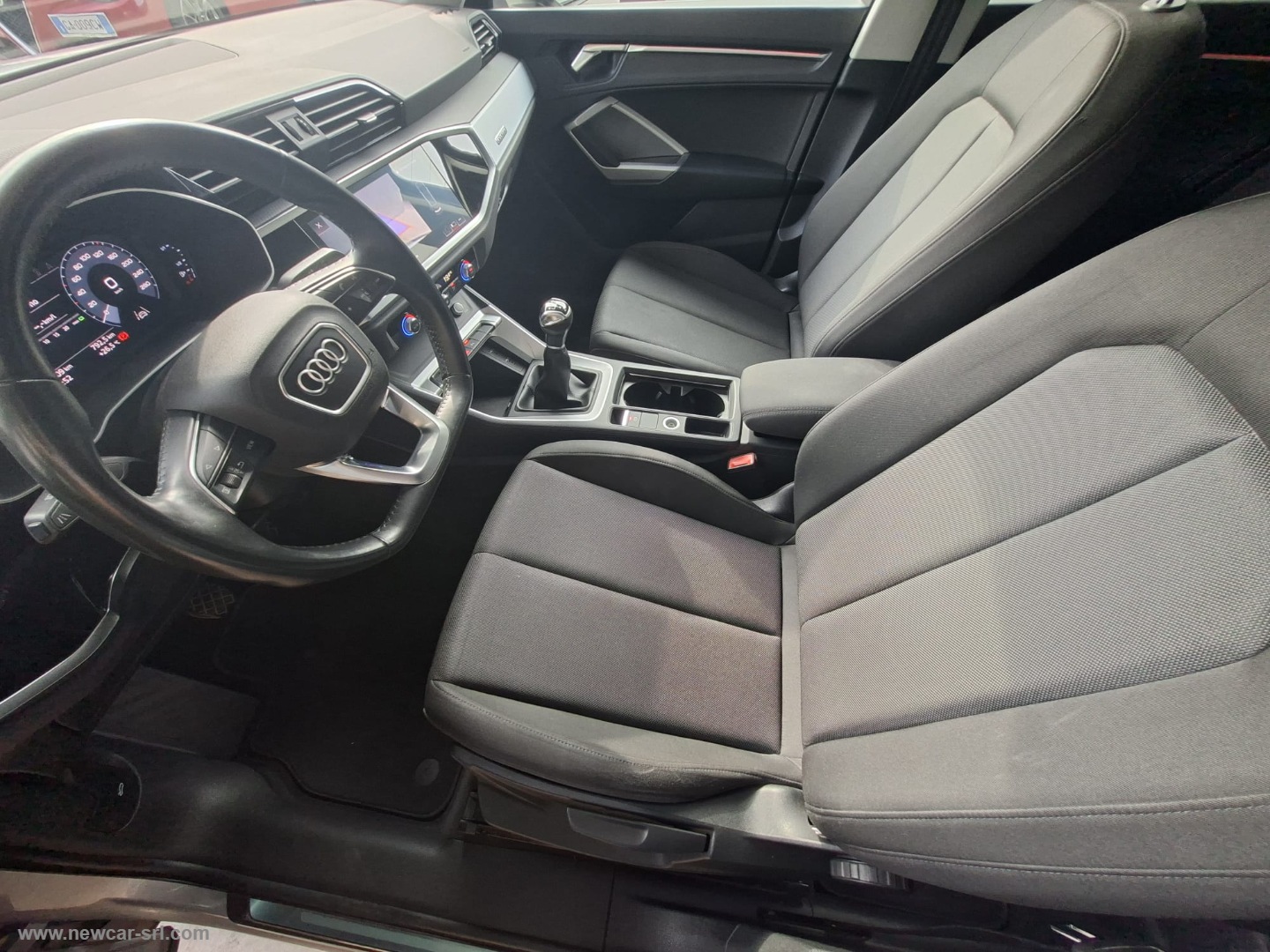 Q3 2.0 TDI 150CV quattro Business - immagine 15