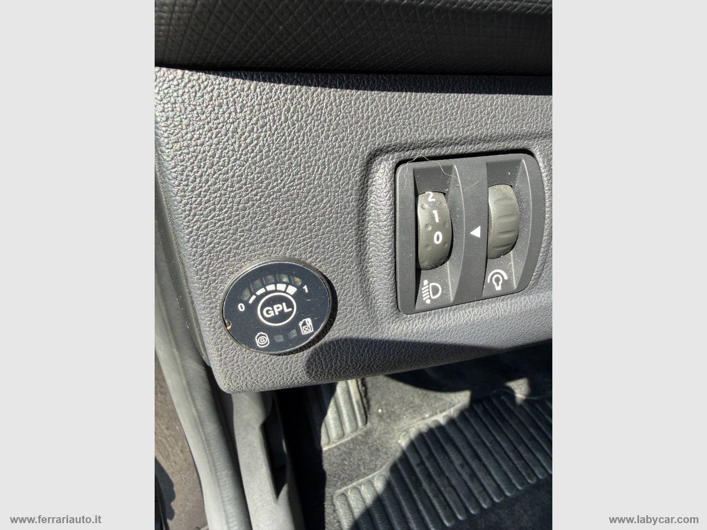 Clio TCe 12V 90CV GPL 5p. Moschino Int. - immagine 15