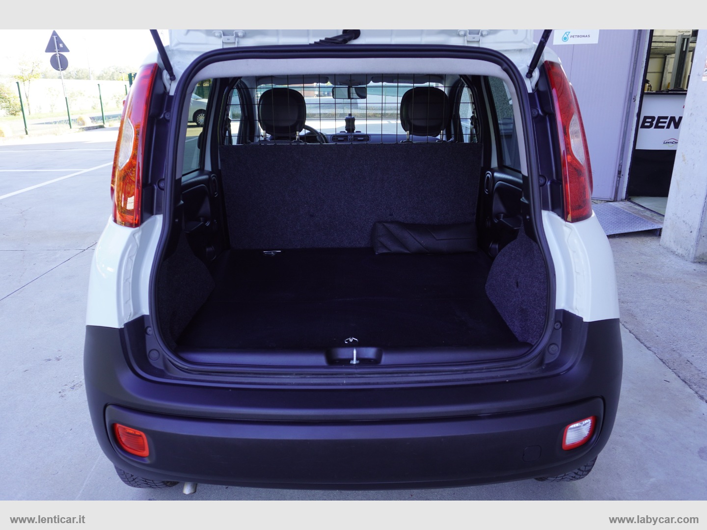 Panda 1.0 S&S Hybrid Van 2 posti solo Km 26.000 - immagine 15