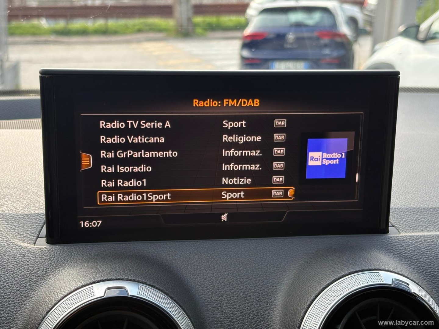 Q2 30 TDI S tronic Business Plus - immagine 15