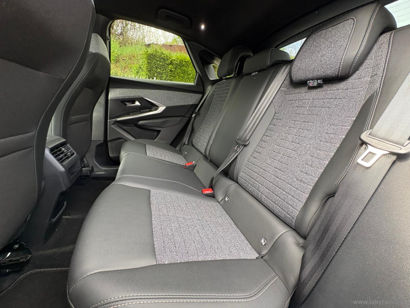 3008 Hybrid 136 e-DCS6 Allure - immagine 15