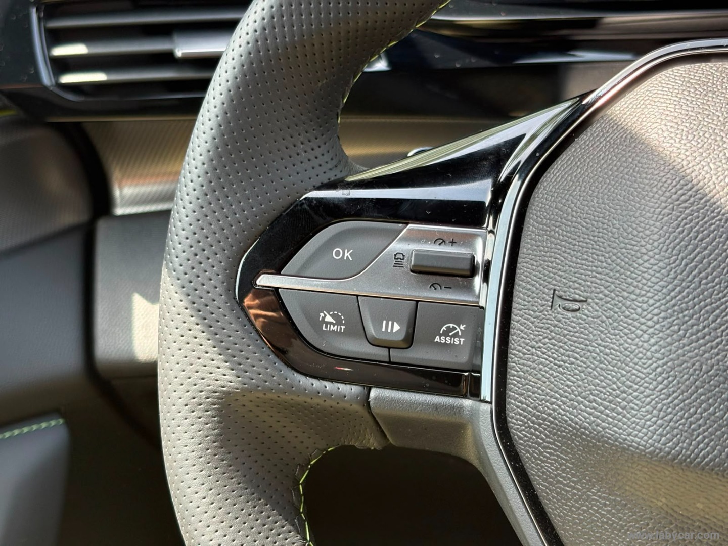 Peugeot 408 Hybrid 145 e-DCS6 GT - Immagine 15