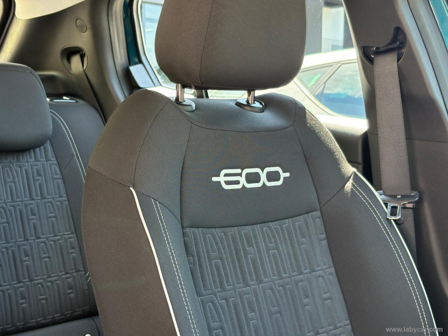 Fiat 600 Hybrid 145 CV DCT MHEV Icon - Immagine 15