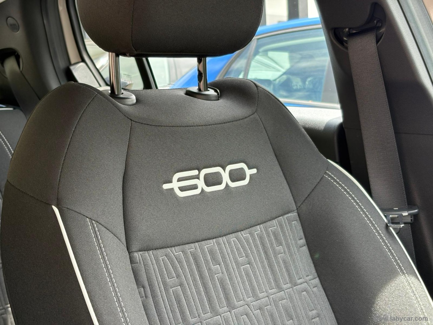 600 Hybrid 145 CV DCT MHEV Icon - immagine 15