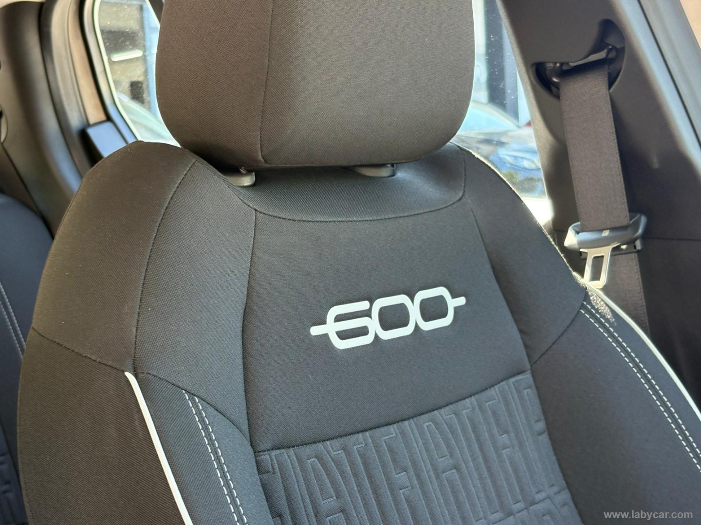 Fiat 600 Hybrid 145 CV DCT MHEV Icon - Immagine 15