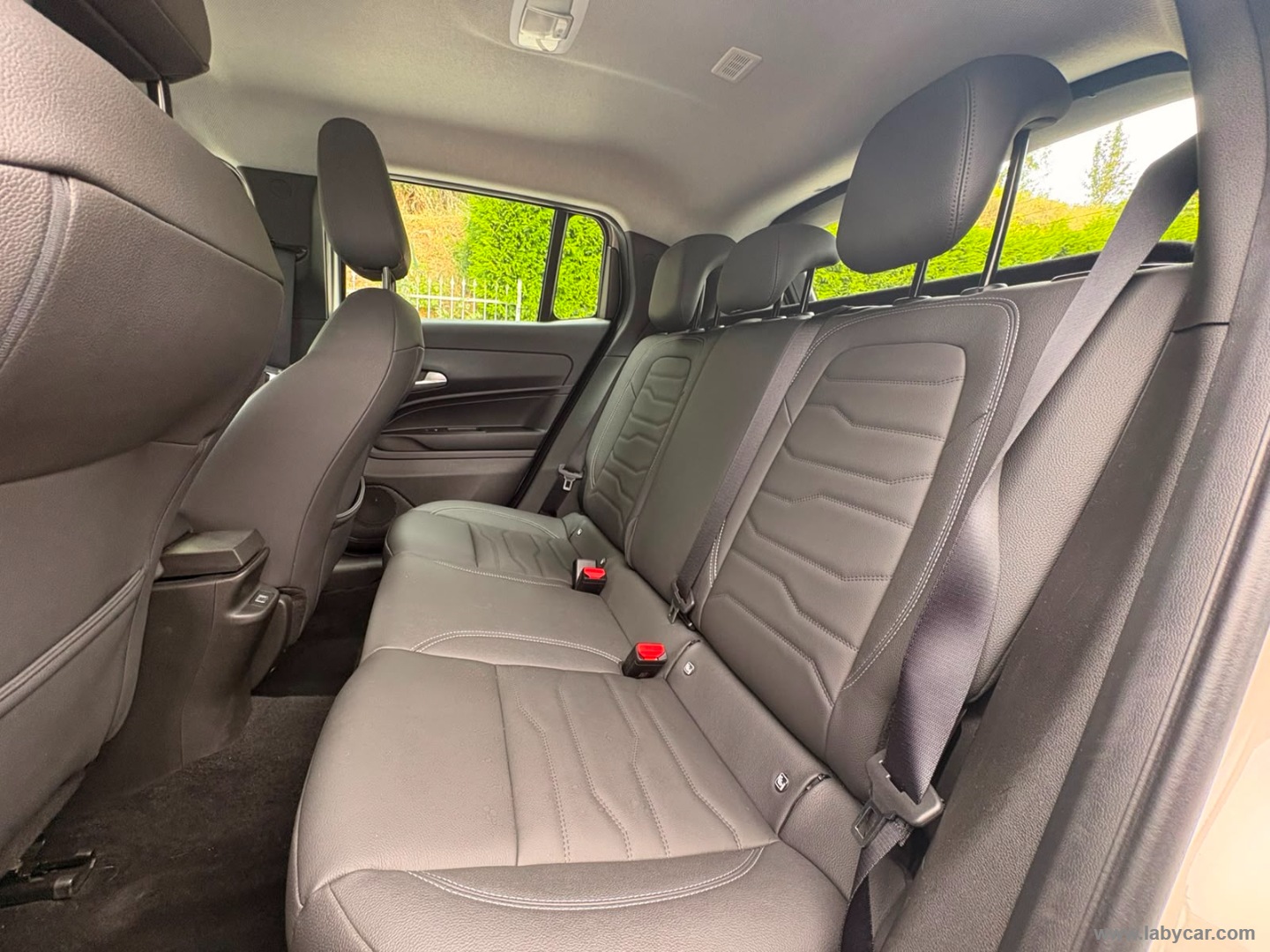 Jeep Avenger 1.2 Turbo Altitude - Immagine 15