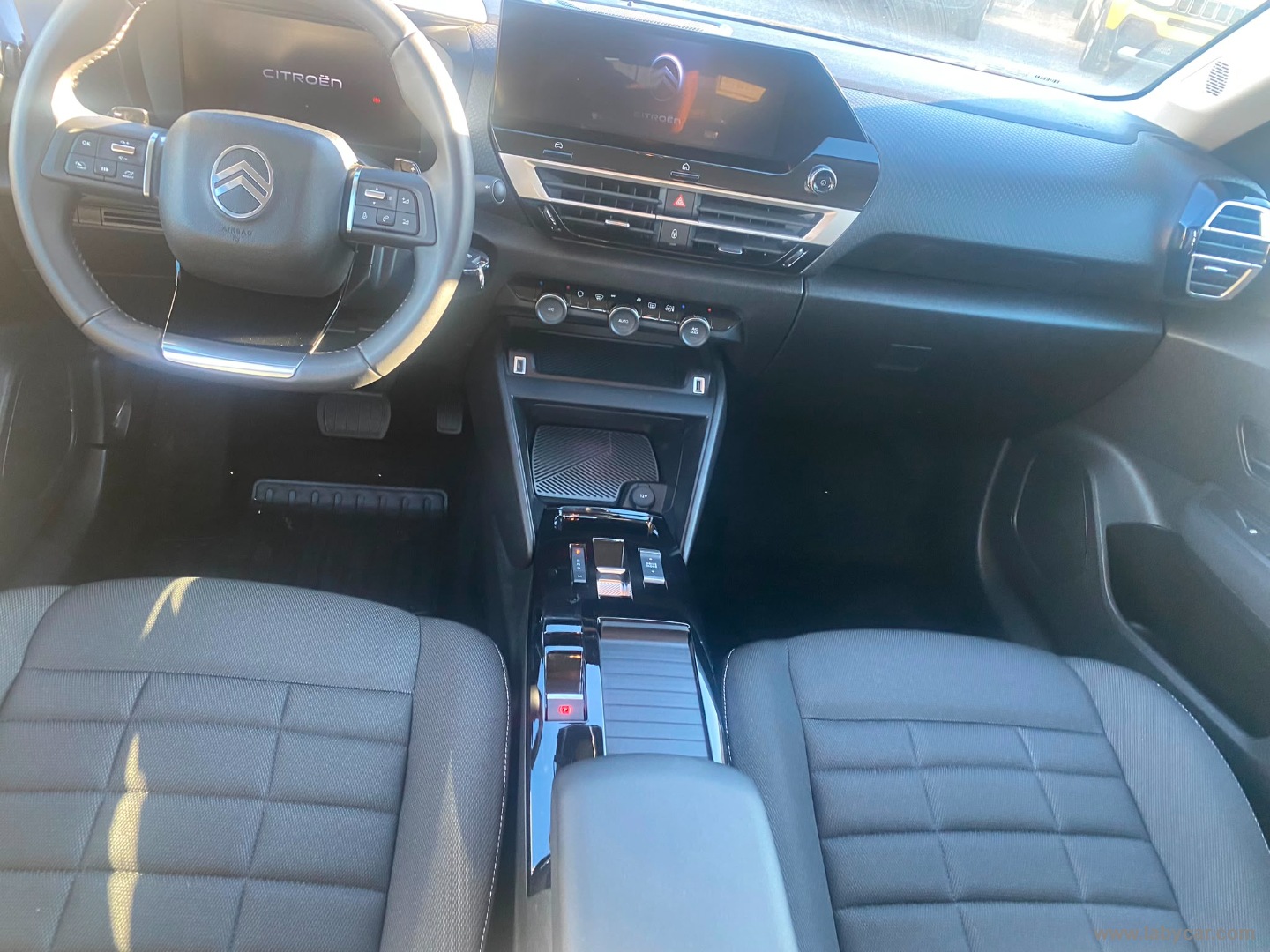 Citroën C4 Hybrid 145 e-DCS6 Plus - Immagine 15