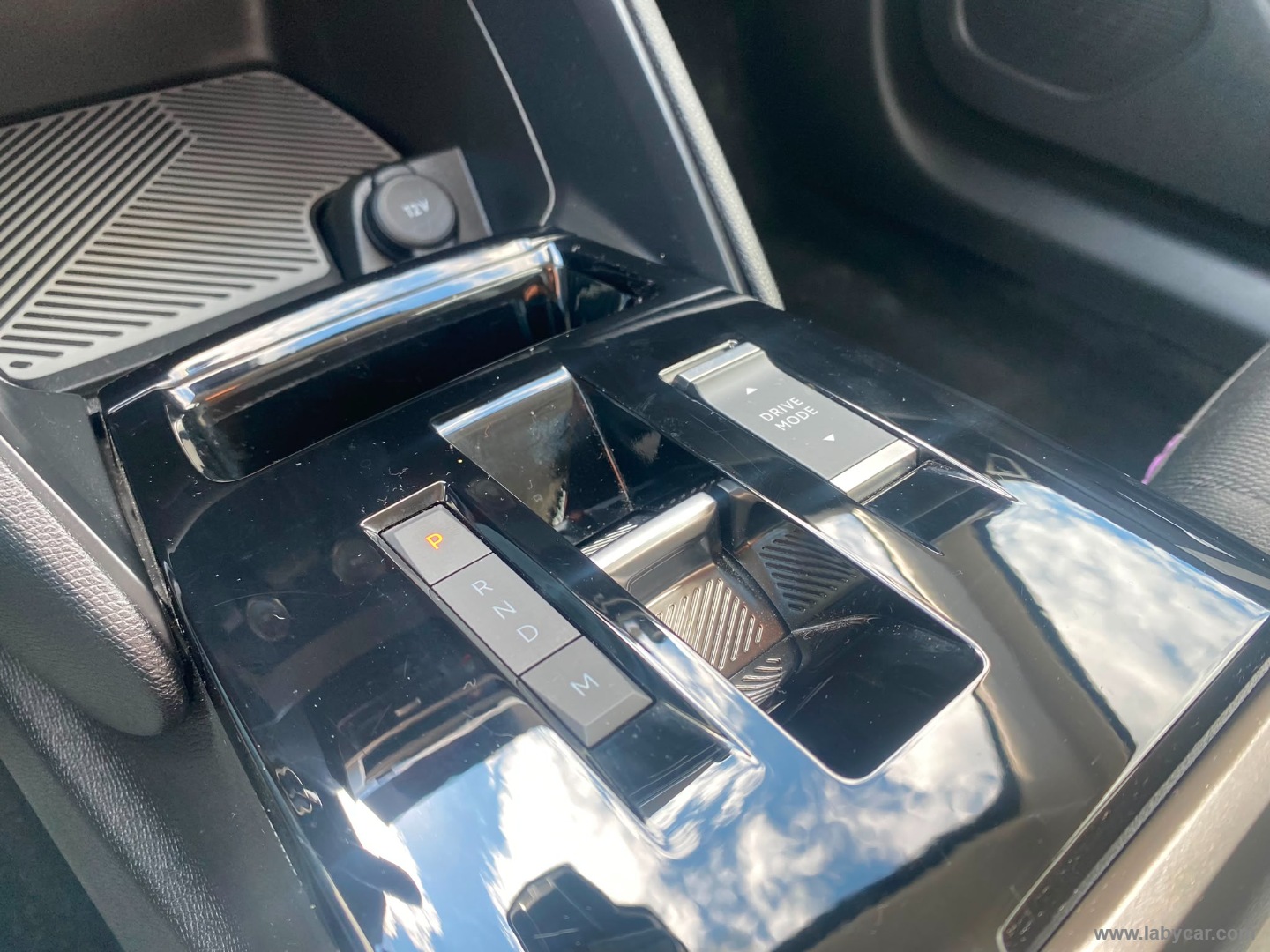 Citroën C4 Hybrid 145 e-DCS6 Plus - Immagine 15