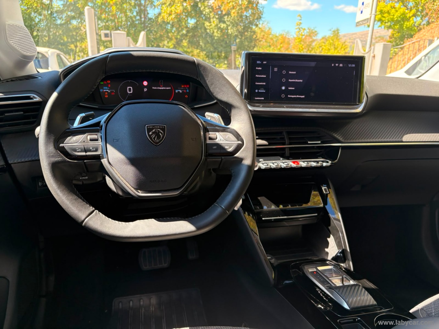 Peugeot 208 Hybrid 110 e-DCS6 Allure - Immagine 15
