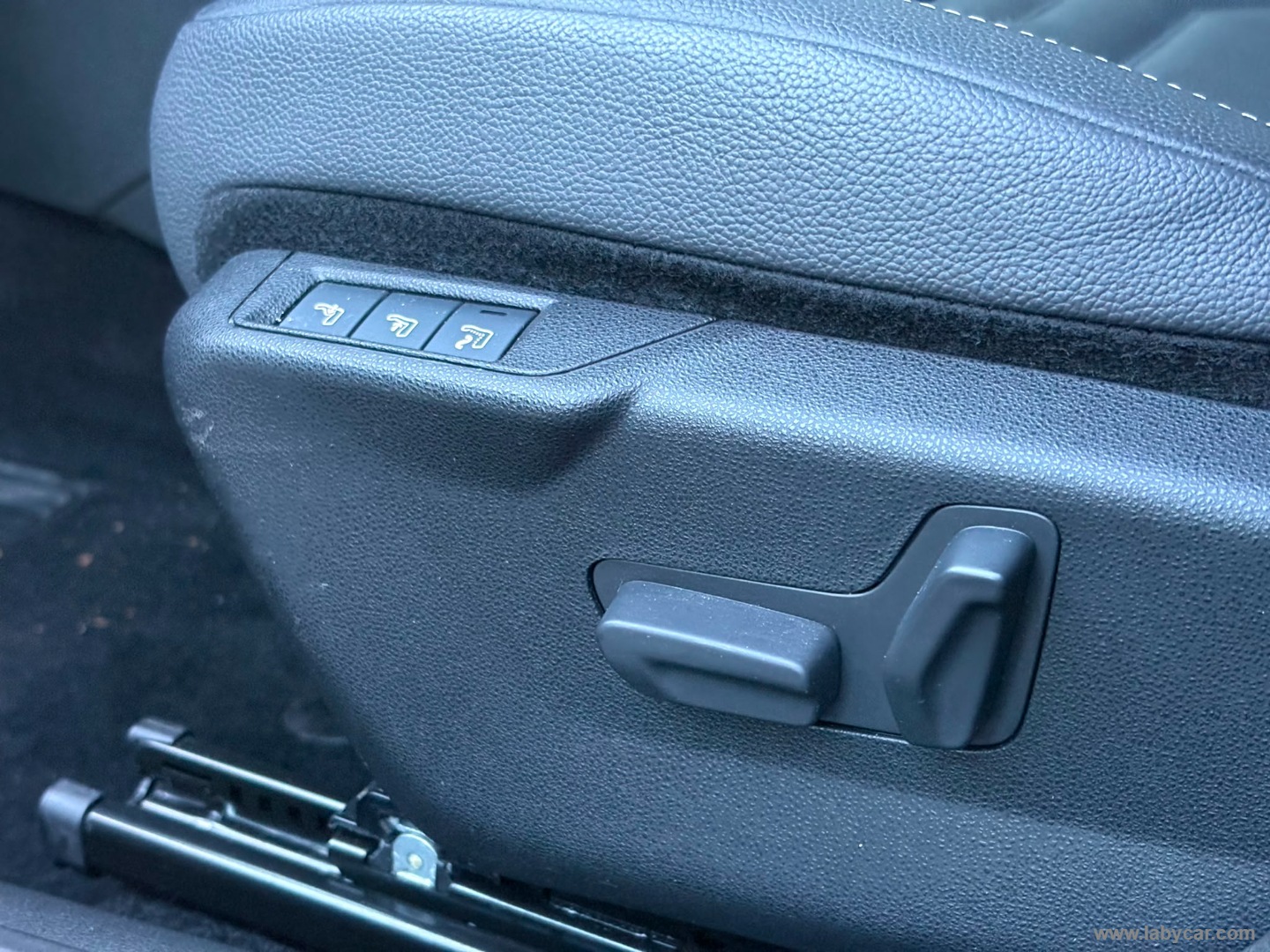 Jeep Avenger 1.2 Turbo Altitude - Immagine 15