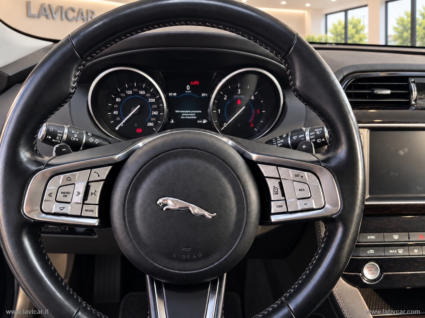 F-Pace 2.0 D 180 CV AWD aut. R-Sport - immagine 15