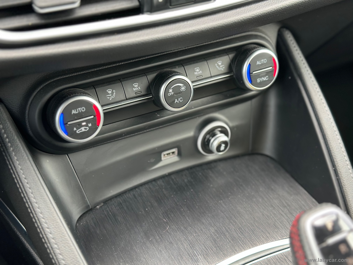 Stelvio 2.2 T.diesel 160CV AT8 RWD R.Ed. - immagine 15