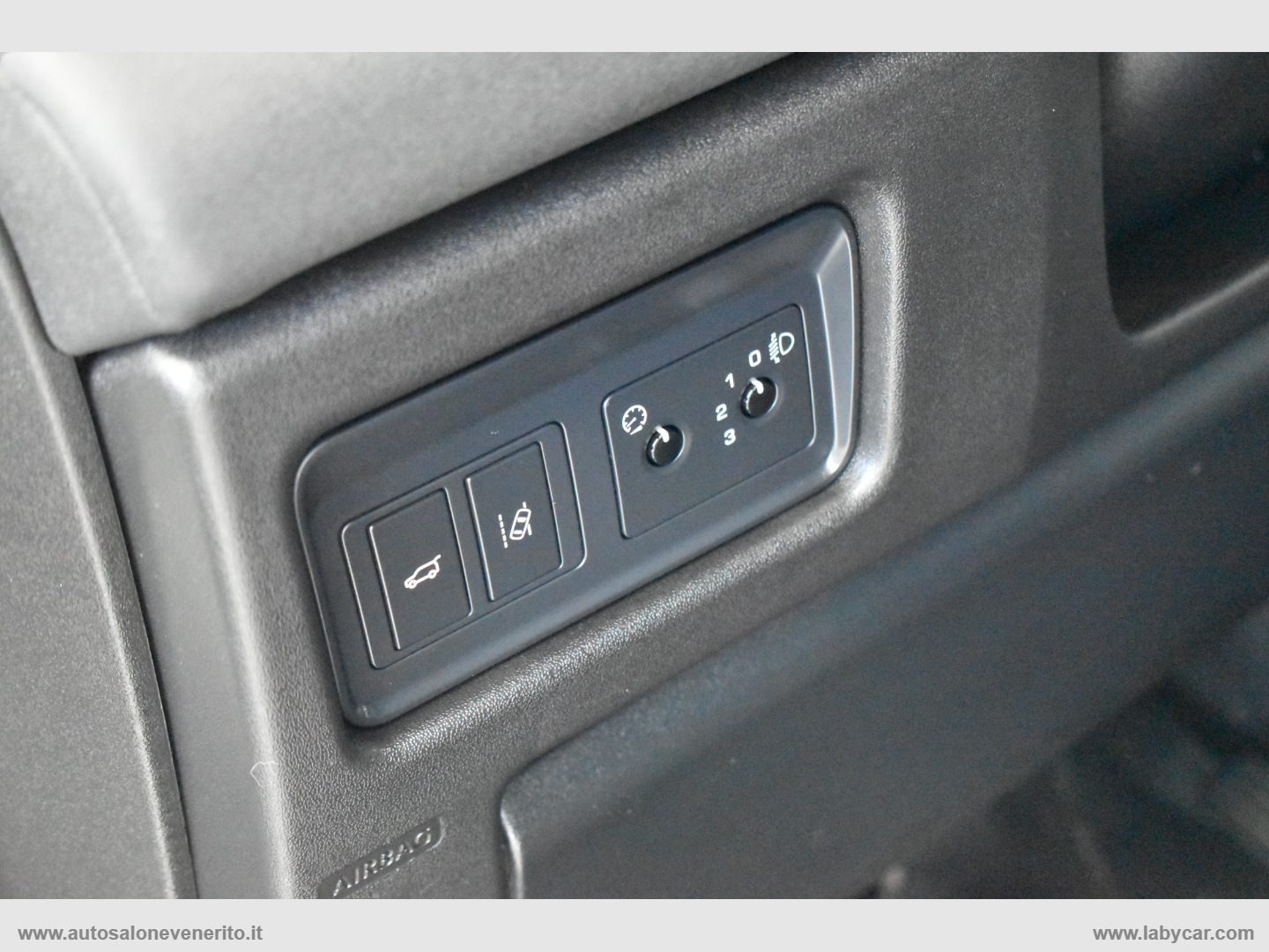 Discovery Sport 2.2 TD4 SE - immagine 15