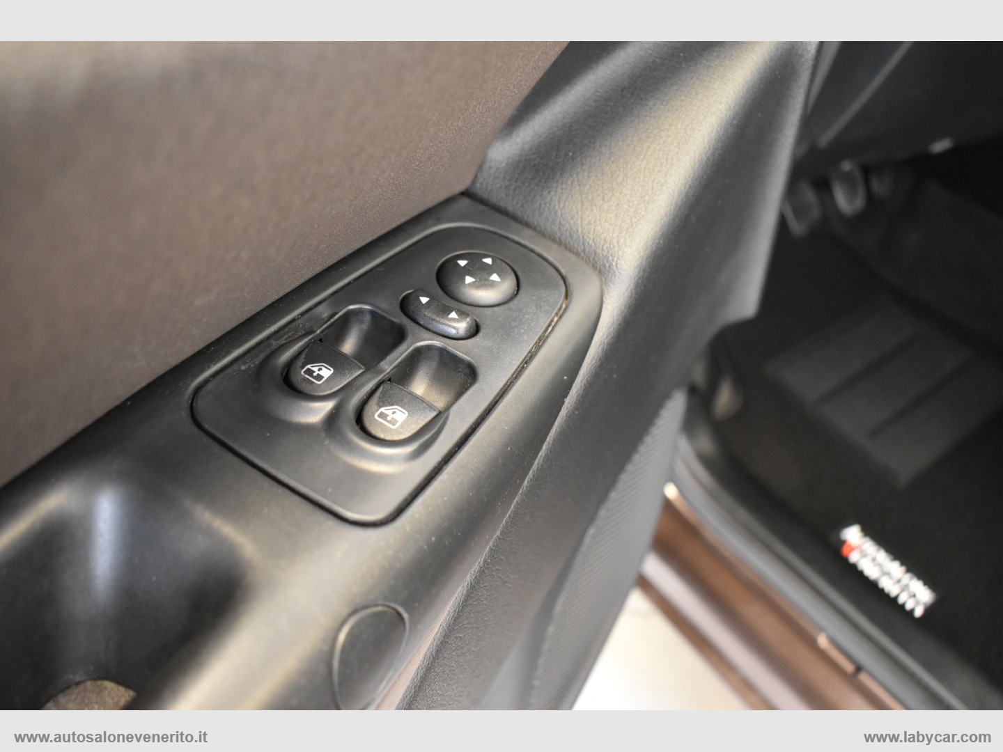 Ypsilon 1.2 Versus - immagine 15