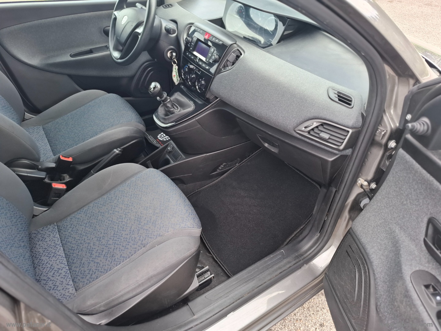 Ypsilon 1.0 FireFly 5p.S&S Hybrid Silver - immagine 15