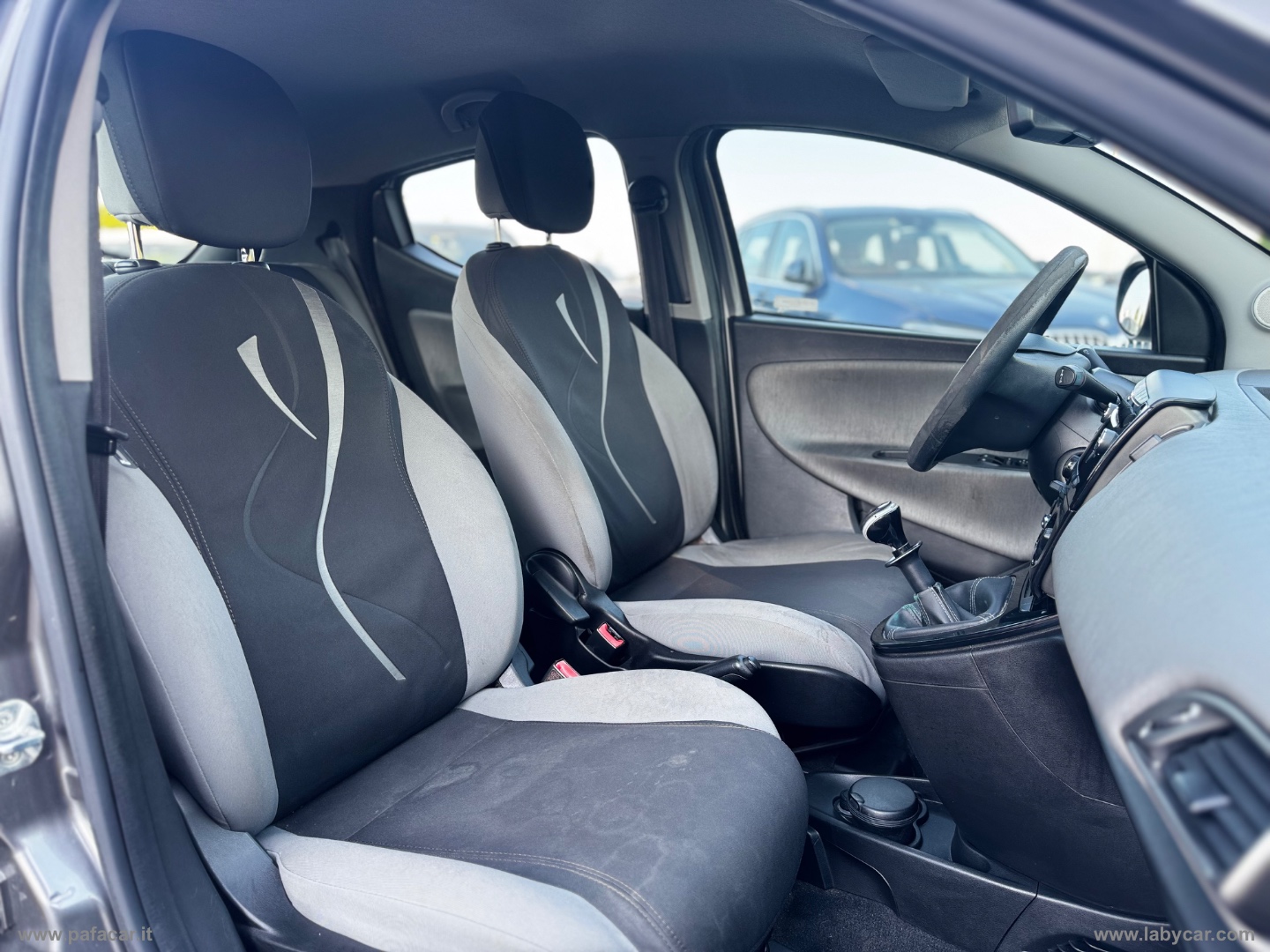 Ypsilon 0.9 T.Air 85CV 5p.Met.Ec.Elef. - immagine 15