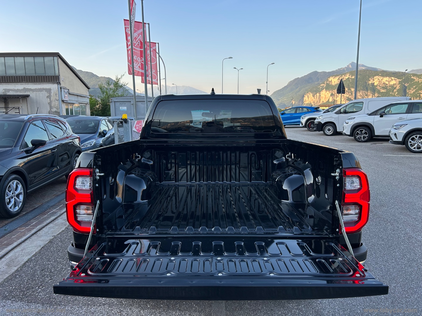 Hilux 2.8 D A/T 4WD 4p. DC Executive - immagine 15
