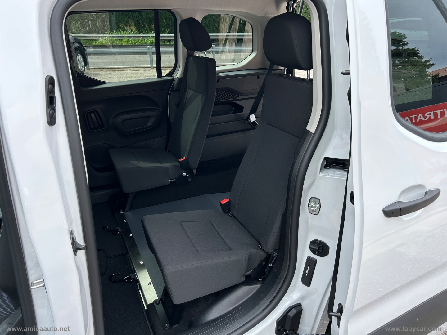 Doblò 1.5 BlueHdi 100CV Combi - All. Olmedo PIANALE RIBASSATO CON RAMPA ACCESSO CARROZZINA - immagine 15