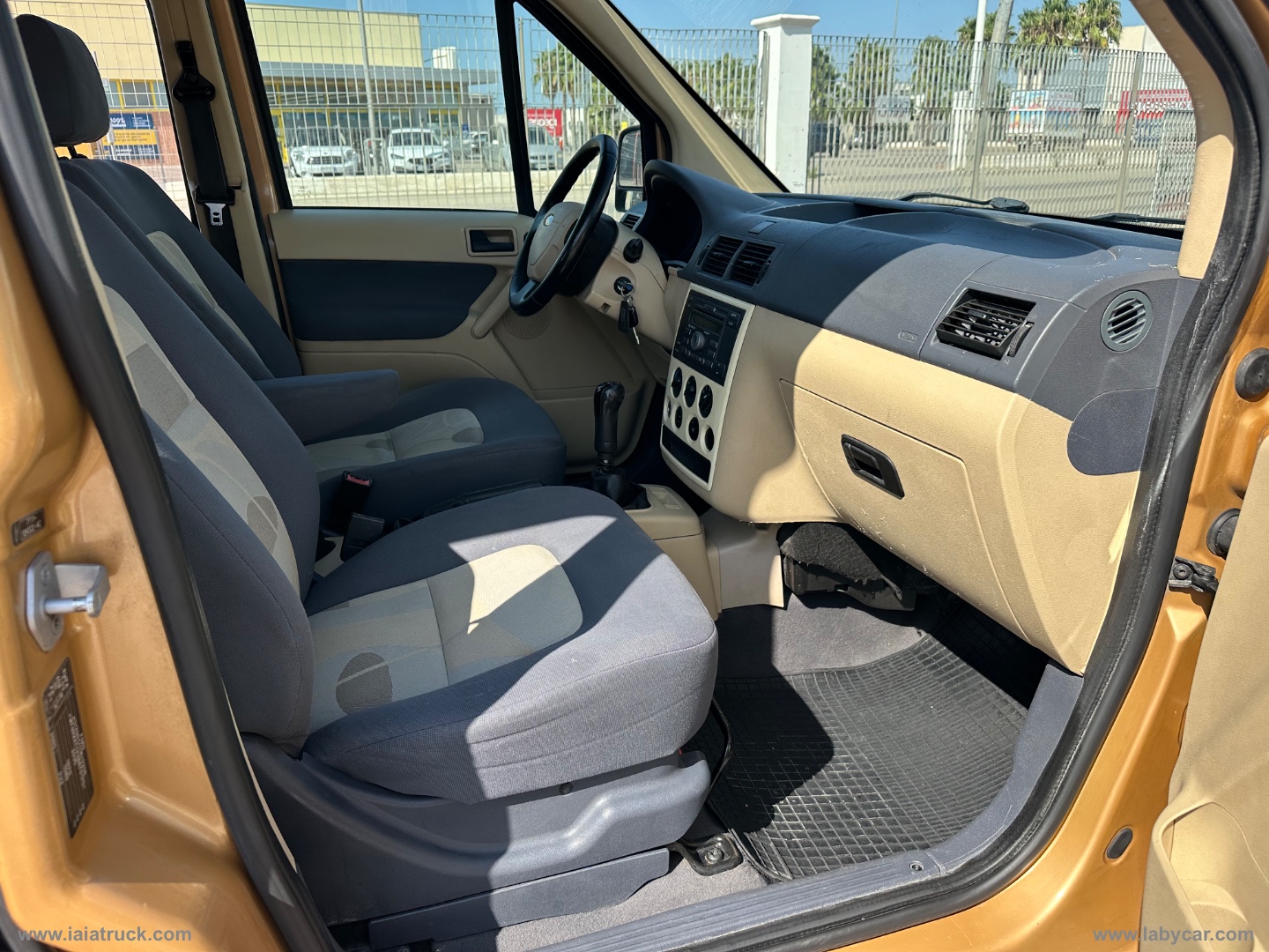 Tourneo CONNECT 200S 1.8 TDCi/110CV 5 POSTI - immagine 15