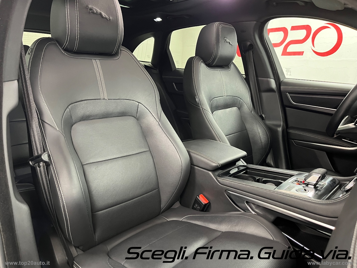 F-Pace 2.0 250 CV AWD aut. R-Dyn. Black EDITION - immagine 15