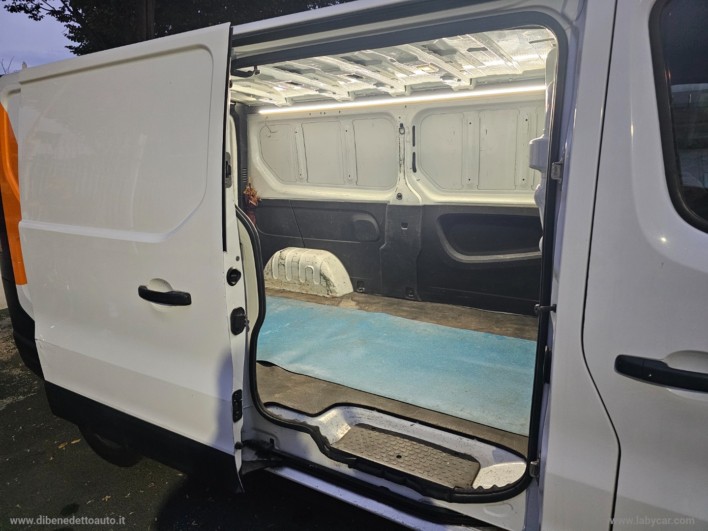 Vivaro 29 1.6 BiT. EcoF. PC-TN Furg. Ed. - immagine 15