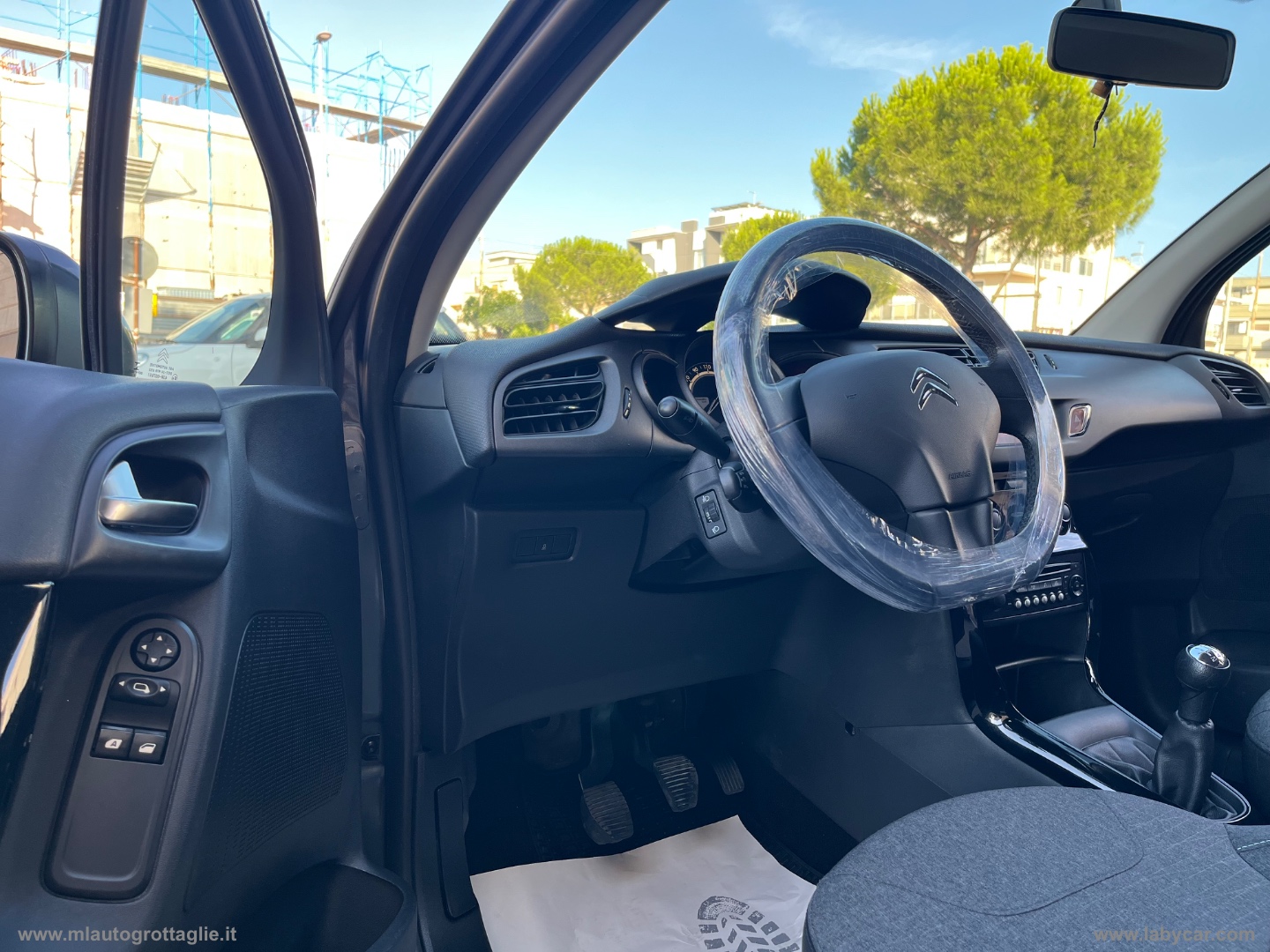 C3 BlueHDi 75 Exclusive - immagine 15