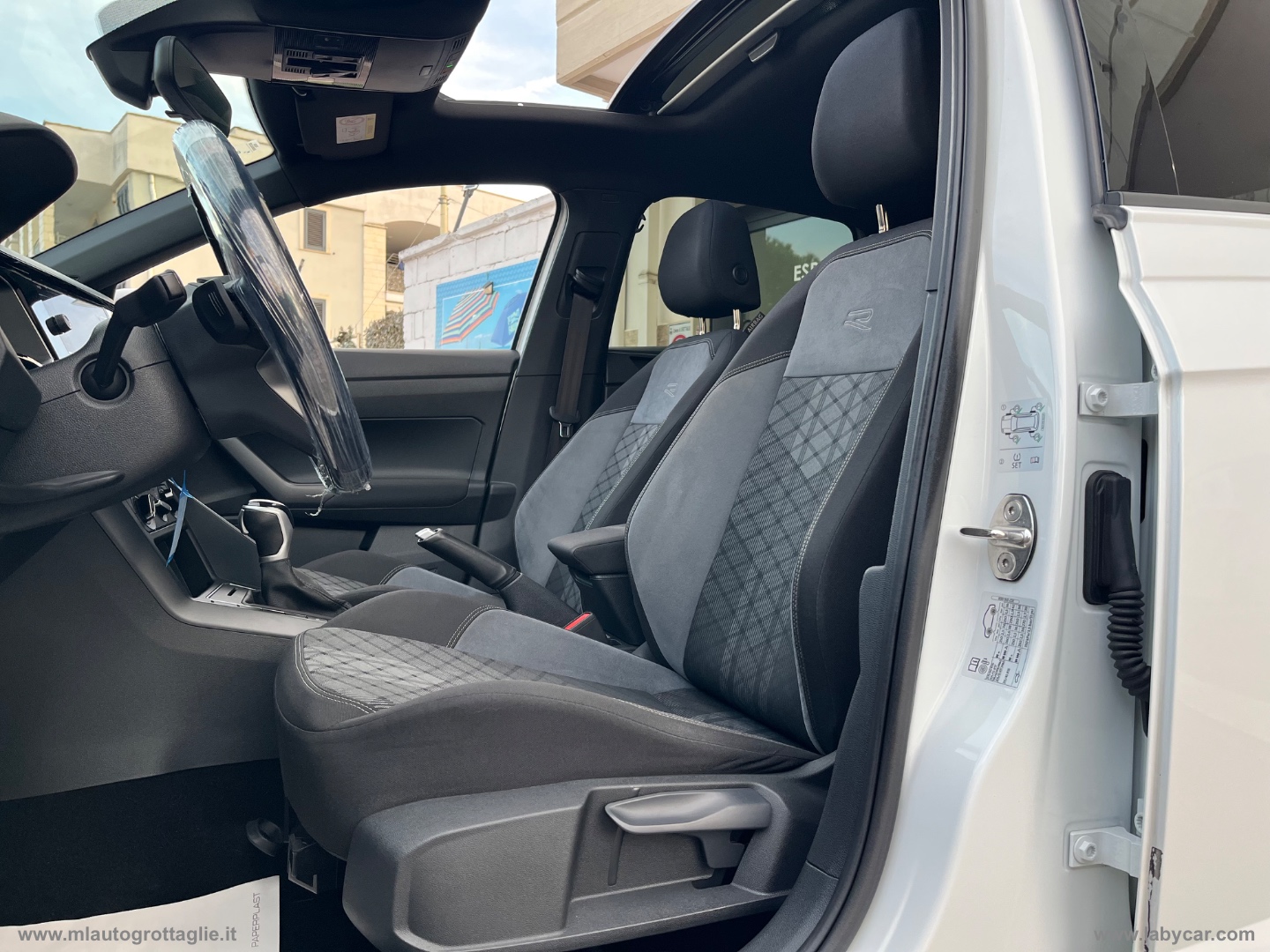 Taigo 1.0 TSI 110 CV DSG R-Line -TETTO - immagine 15