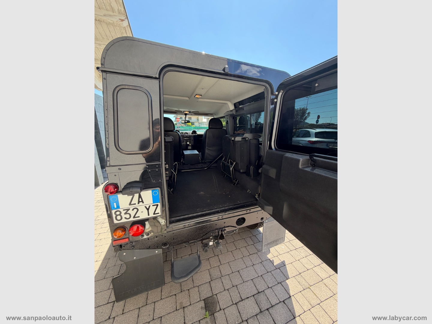 Defender 90 2.4 TD4 Station Wagon SE - immagine 15