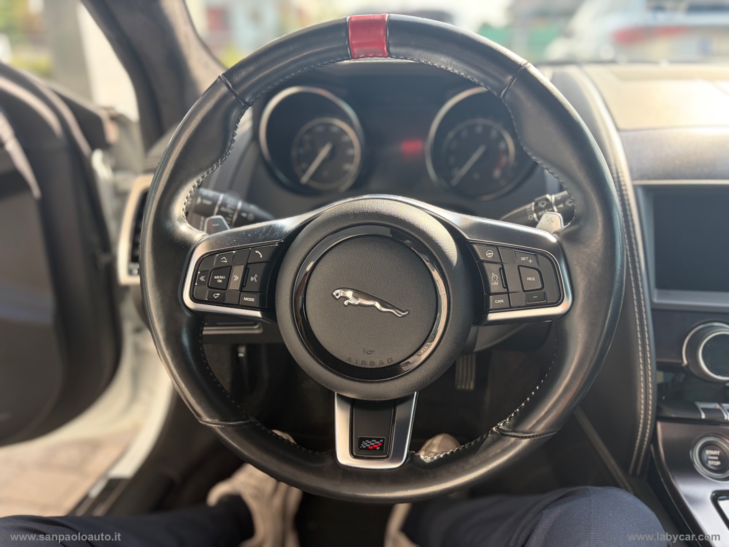 F-Type 2.0 aut. Coupé Chequered Flag - immagine 15