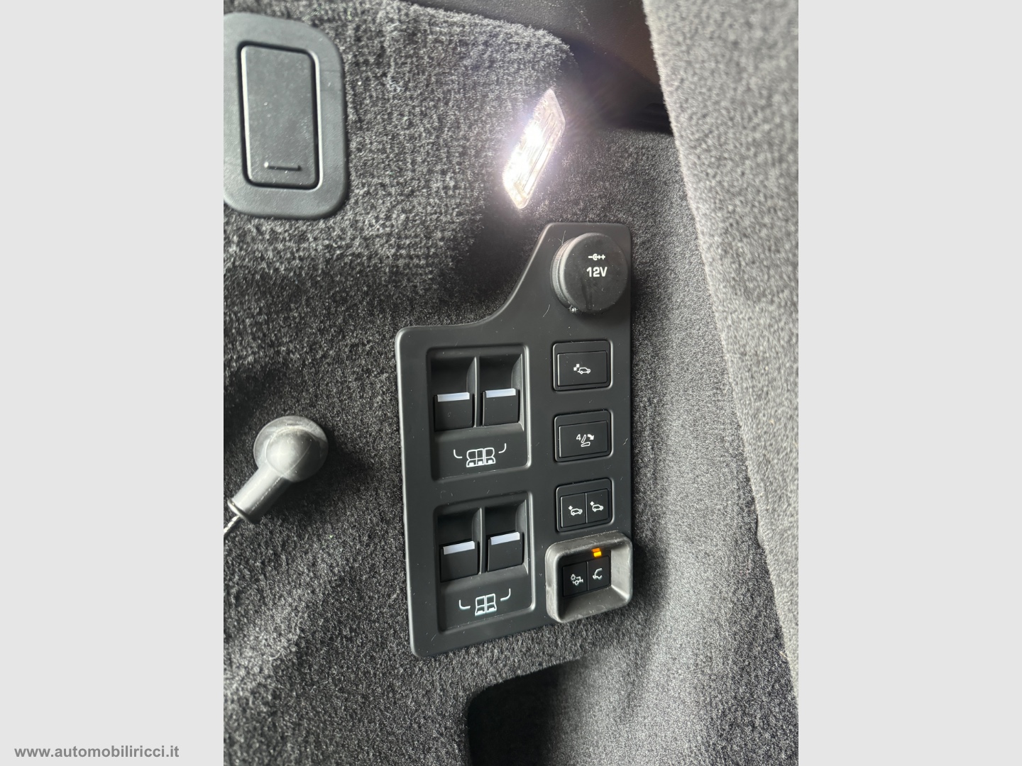 Discovery 2.0 SD4 240 CV HSE Luxury 7 POSTI - immagine 15