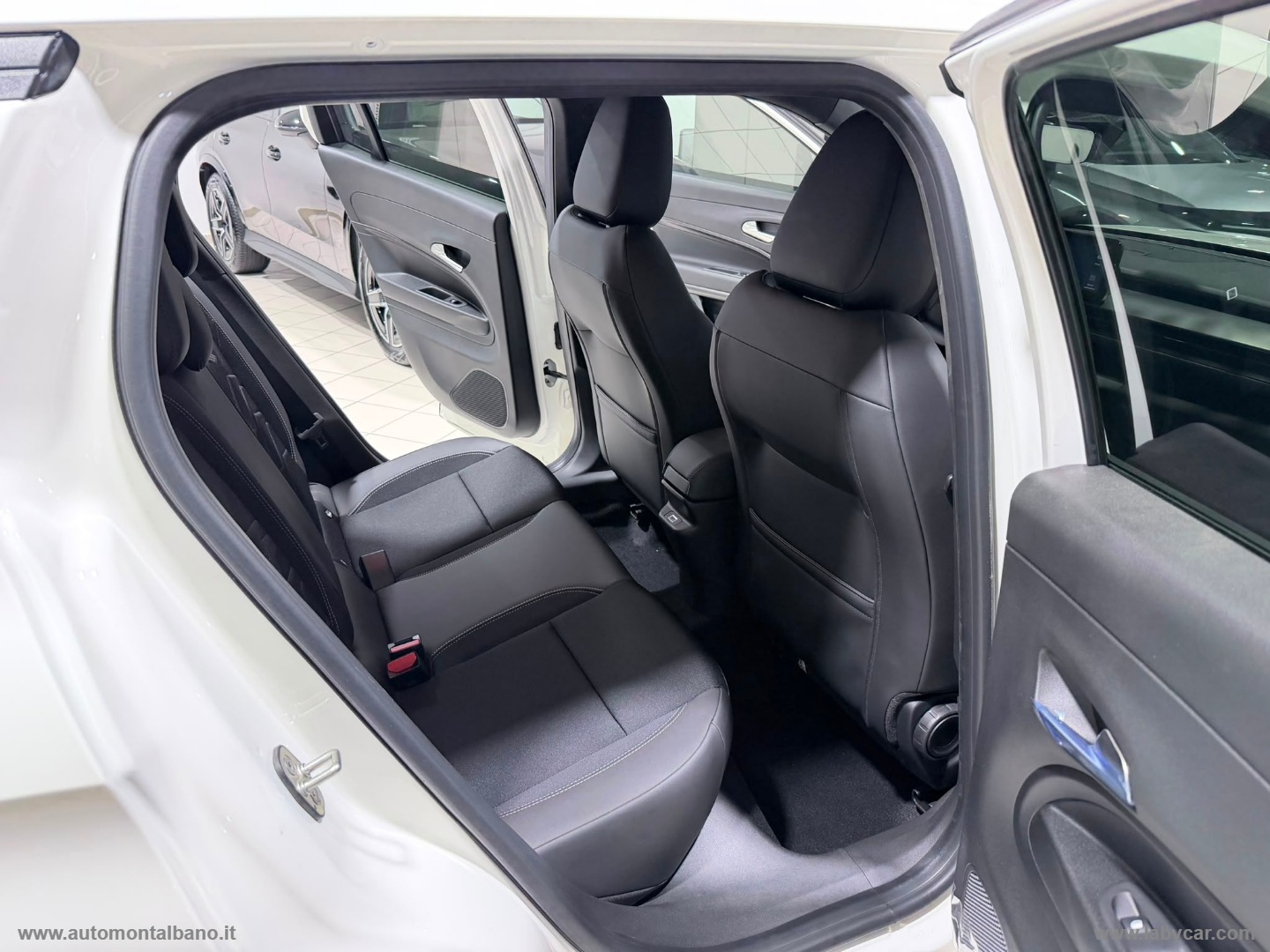 Avenger 1.2 Turbo 110CV e-Hybr.Black Ed. - immagine 15