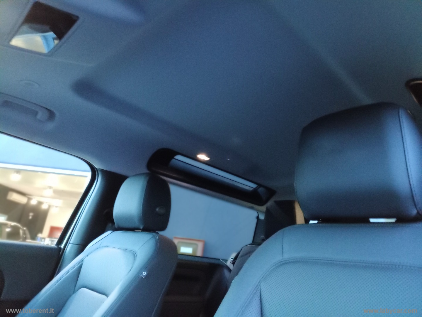 Defender 110 3.0D I6 250 CV X-Dynamic SE - immagine 15