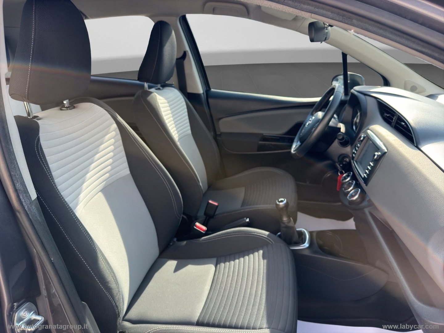 Yaris 1.0 72 CV 5p. Cool BELLA BELLA ! - immagine 15