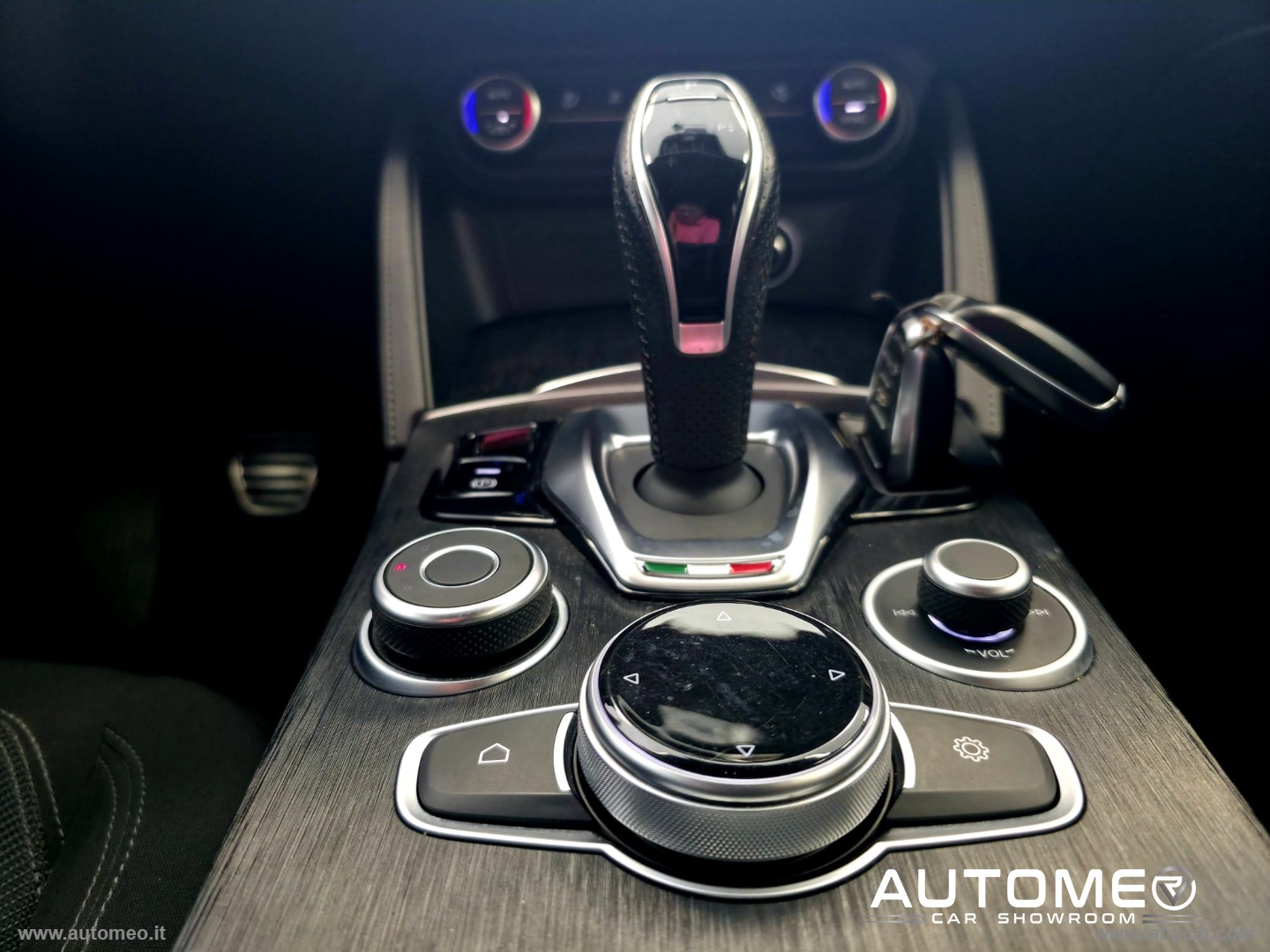 Stelvio 2.2 T.diesel 190 CV AT8 Q4 Bus. - immagine 15