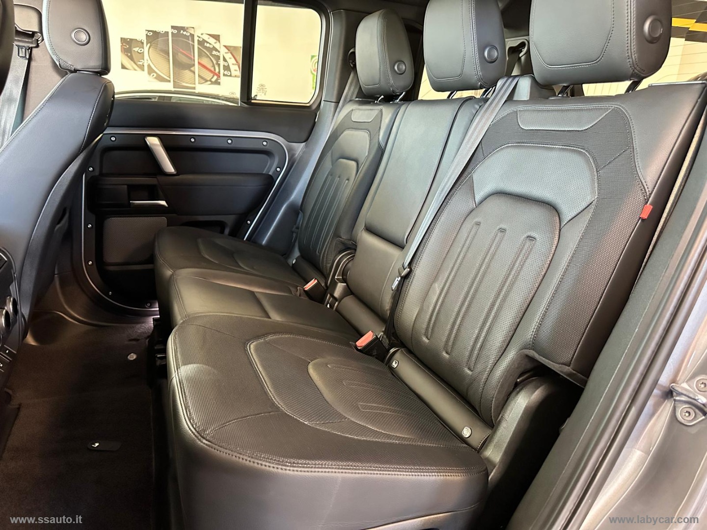 Defender 110 3.0D I6 250 CV X-Dynam. HSE - immagine 15
