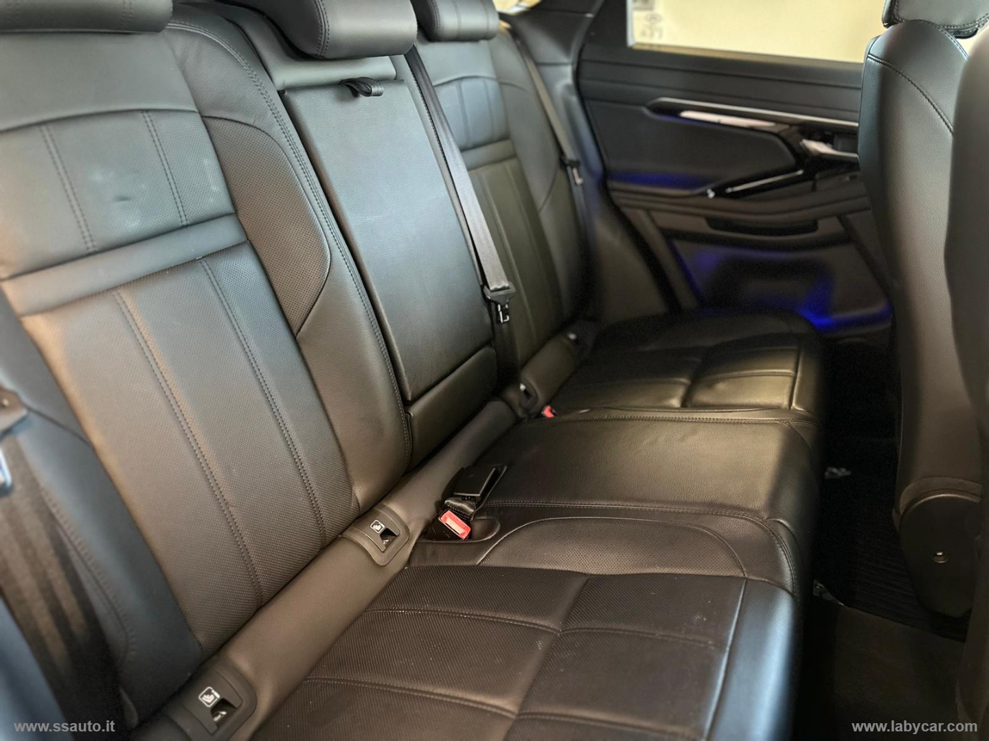 RR Evoque 2.0D L.Flw 150 AWD R-Dyn.HSE TAGLIANDI CERTIFICATI!! - immagine 15