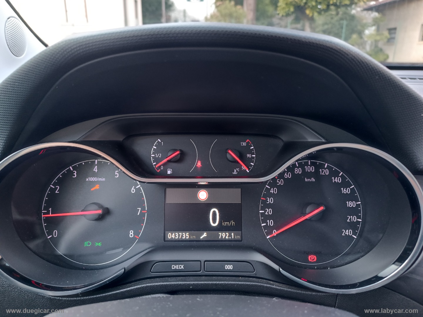 Crossland 1.2 12V S&S Design & Tech - immagine 15
