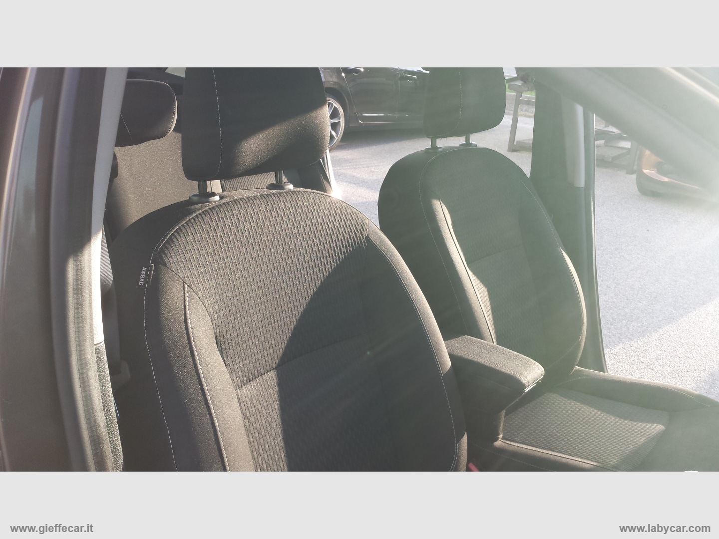 Sandero 1.0 SCe 12V 75 CV Lauréate - immagine 16