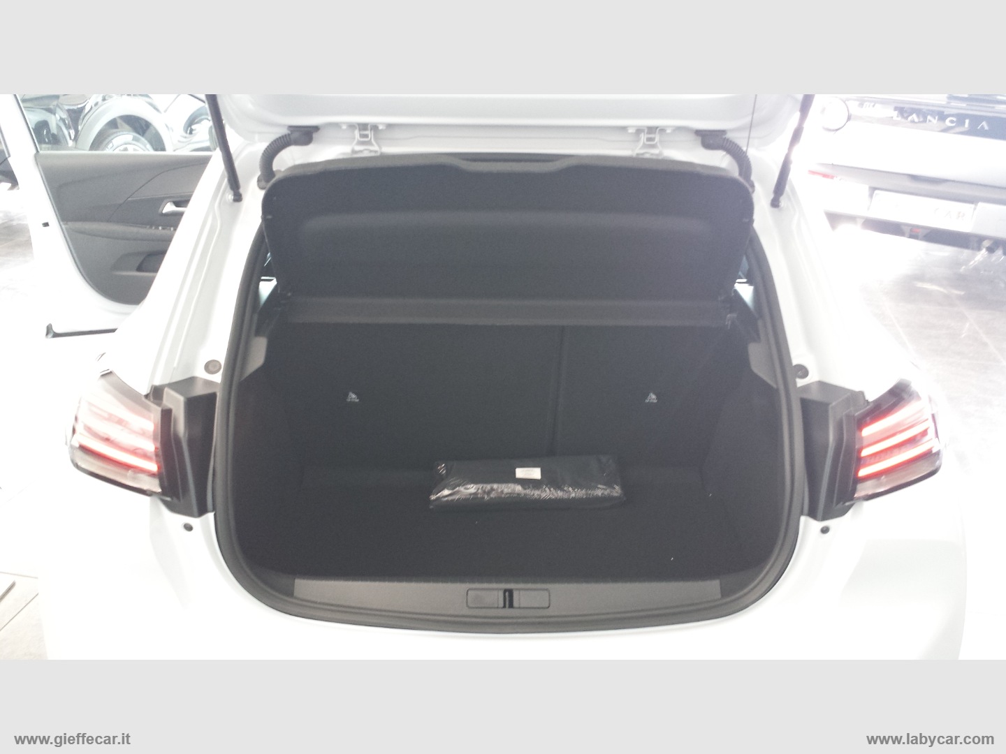 208 Turbo 100 CV 5p. Style - immagine 16