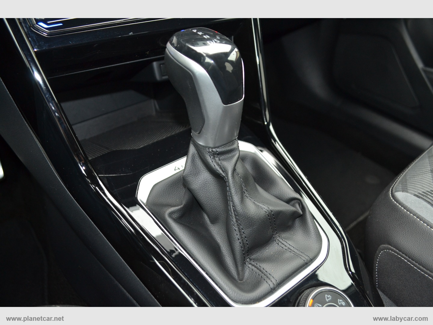 T-Roc 2.0 TDI SCR 150CV DSG 4MOT. R-Line - immagine 16