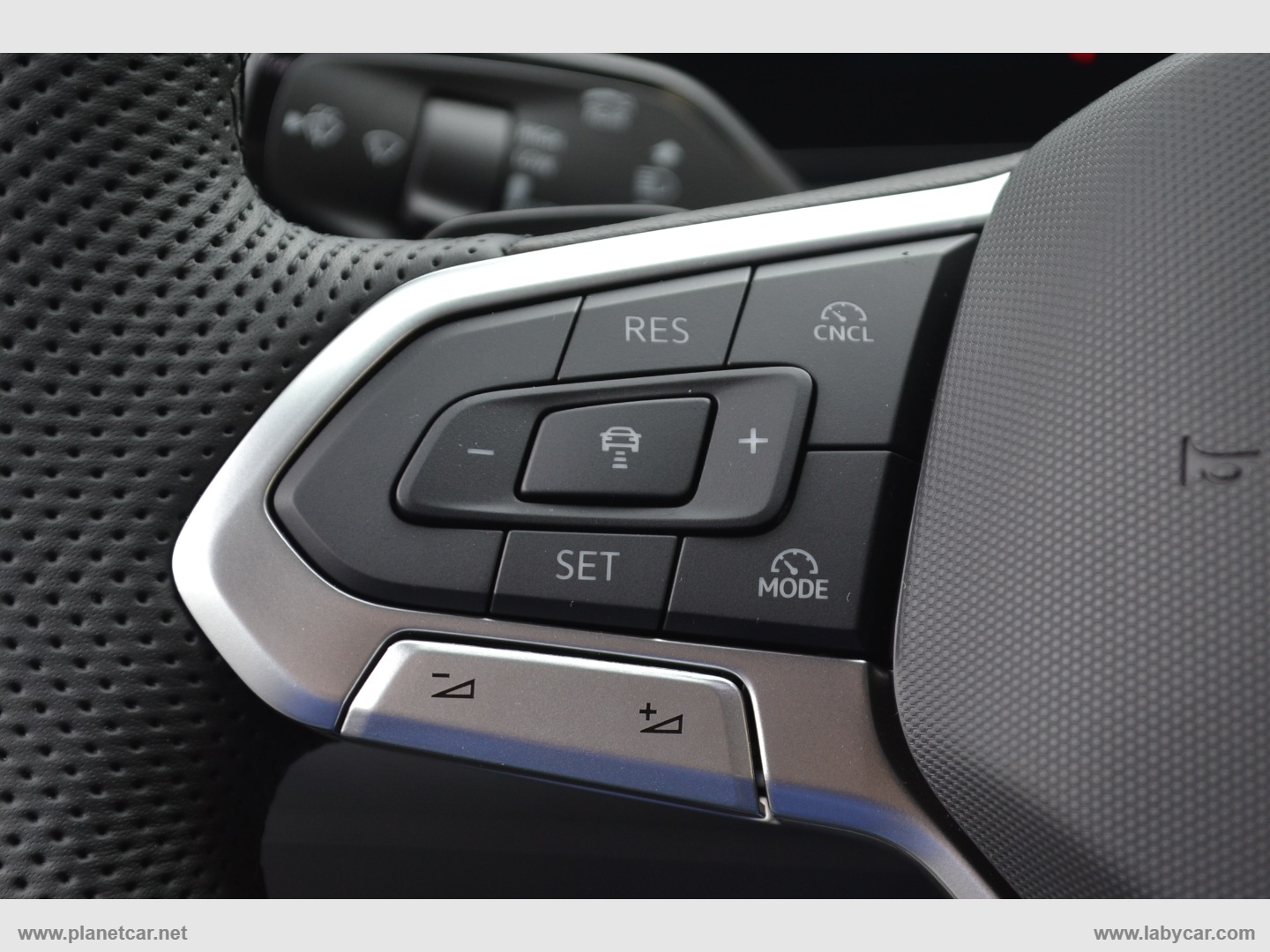 T-Roc 1.5 eTSI ACT 150 CV DSG R-Line - immagine 16
