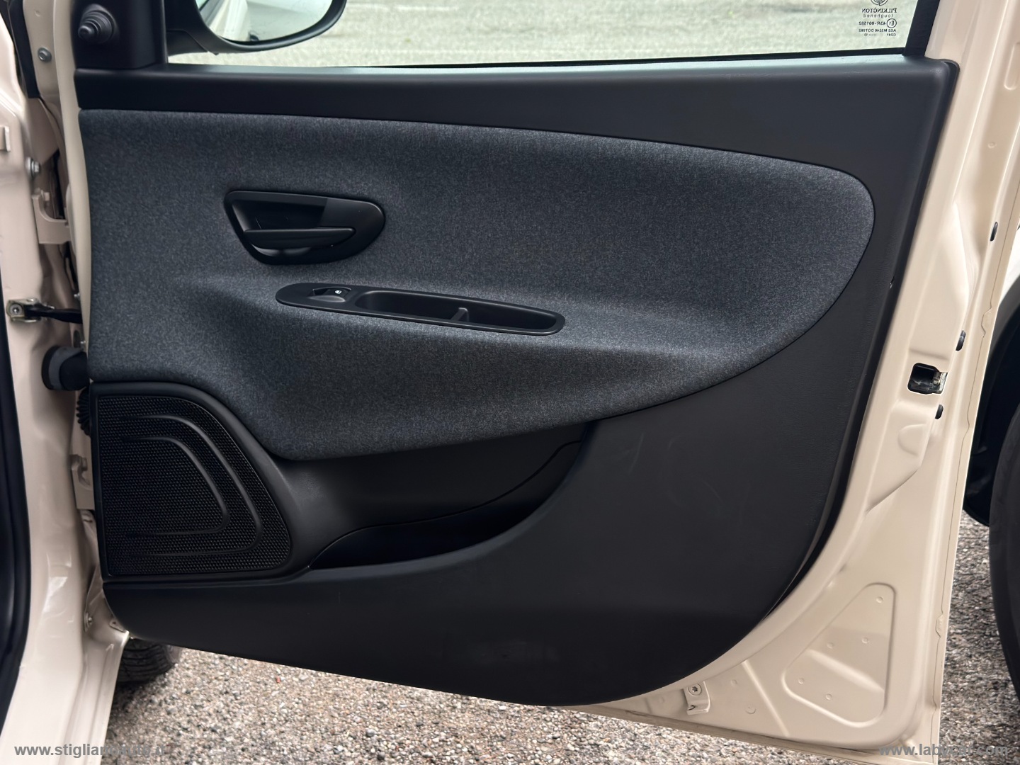 Ypsilon 1.2 69 CV 5p. GPL Ecochic Ele.Bl - immagine 16