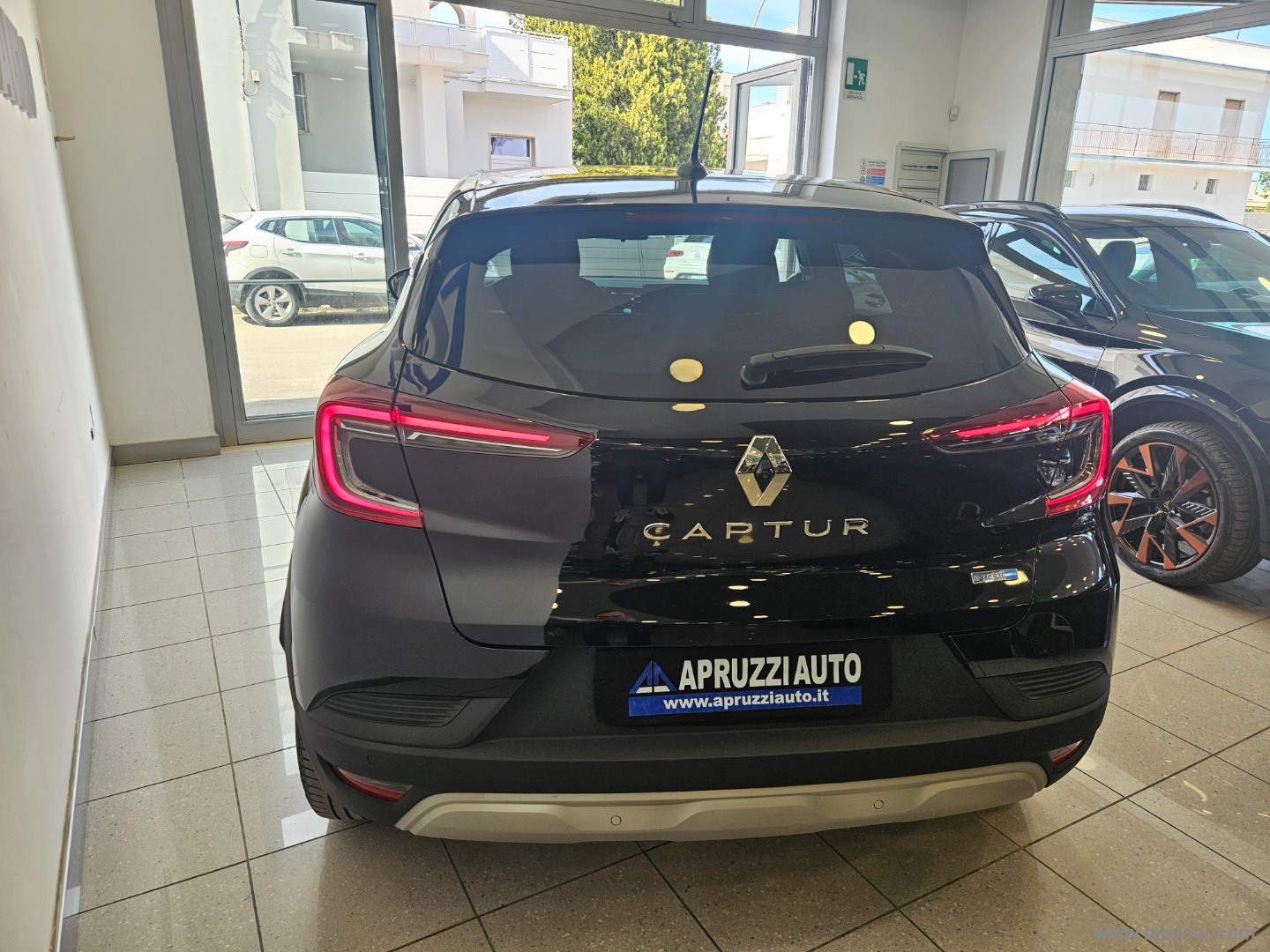 Captur Hybrid E-Tech 145 CV Business AUT. - immagine 16