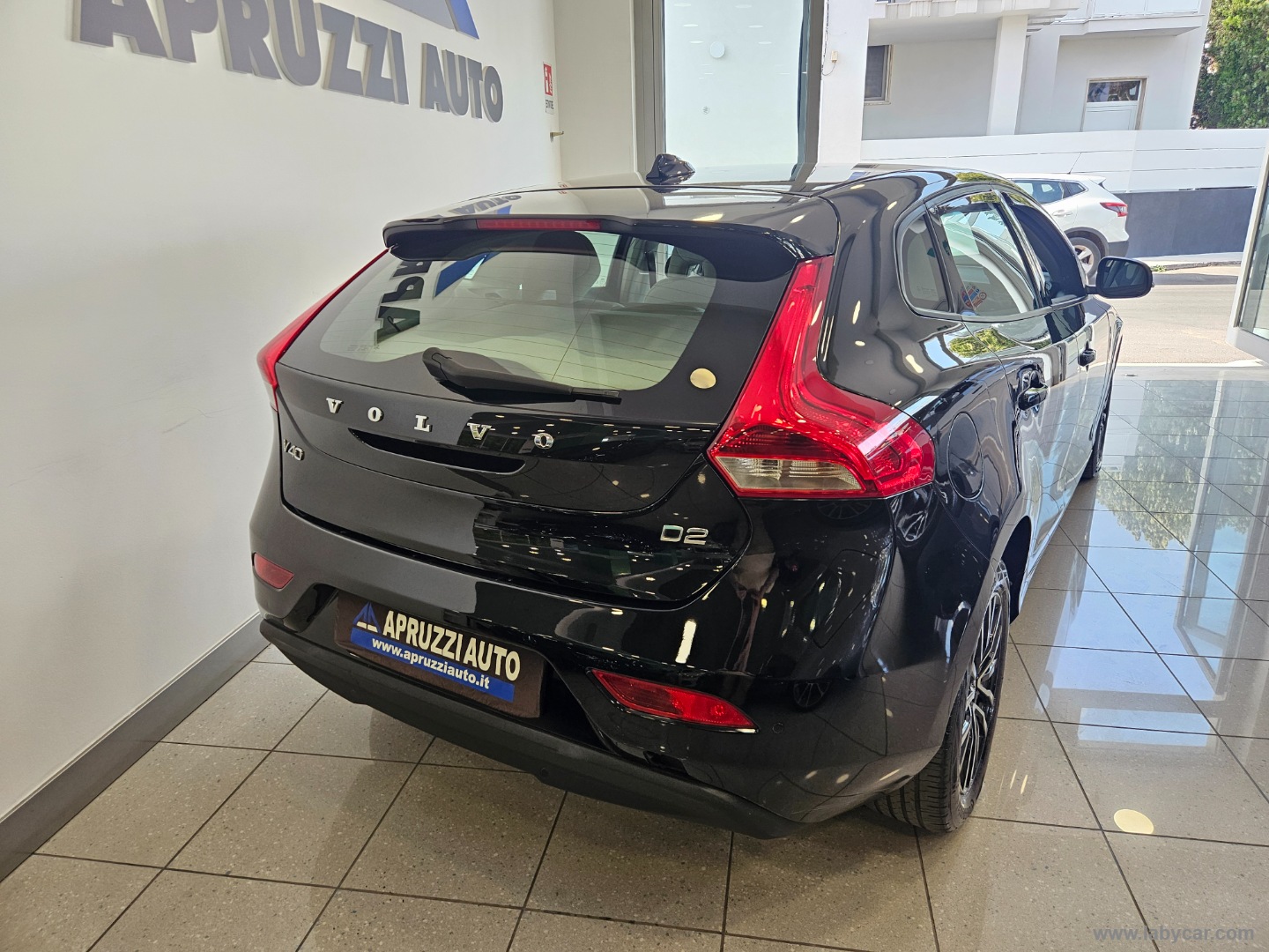 V40 D2 Momentum - immagine 16