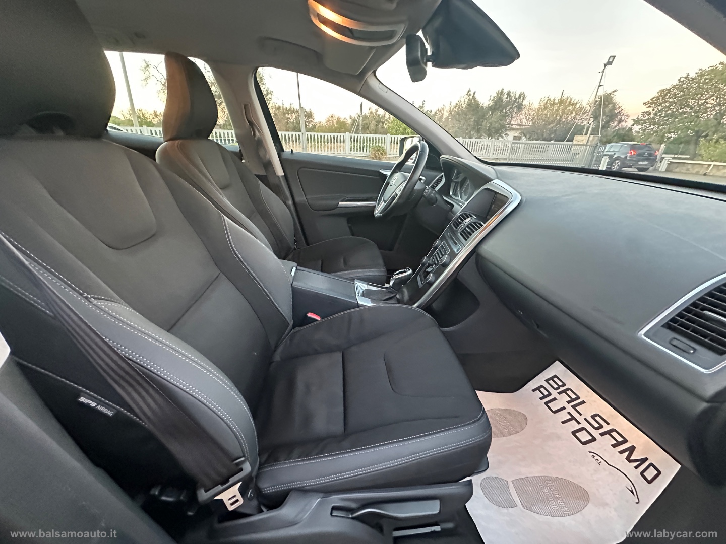 XC60 AWD 2.4D Momentum - immagine 16