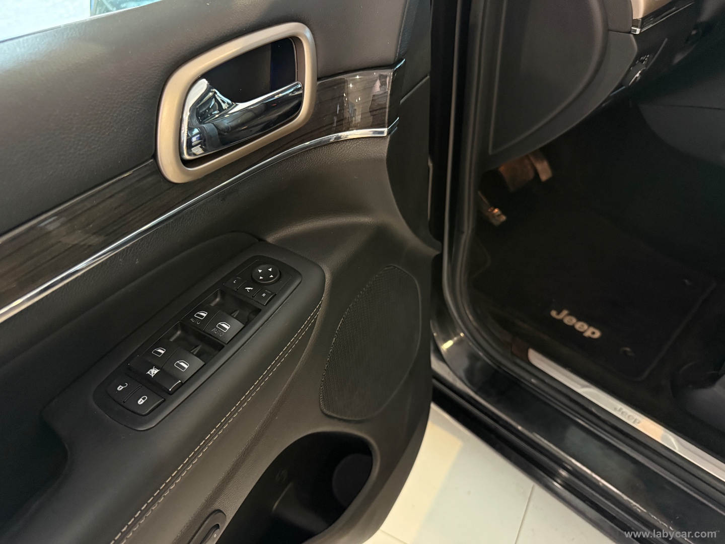 Gr. Cherokee 3.0 V6 CRD 250 MJT II Lim. - immagine 16