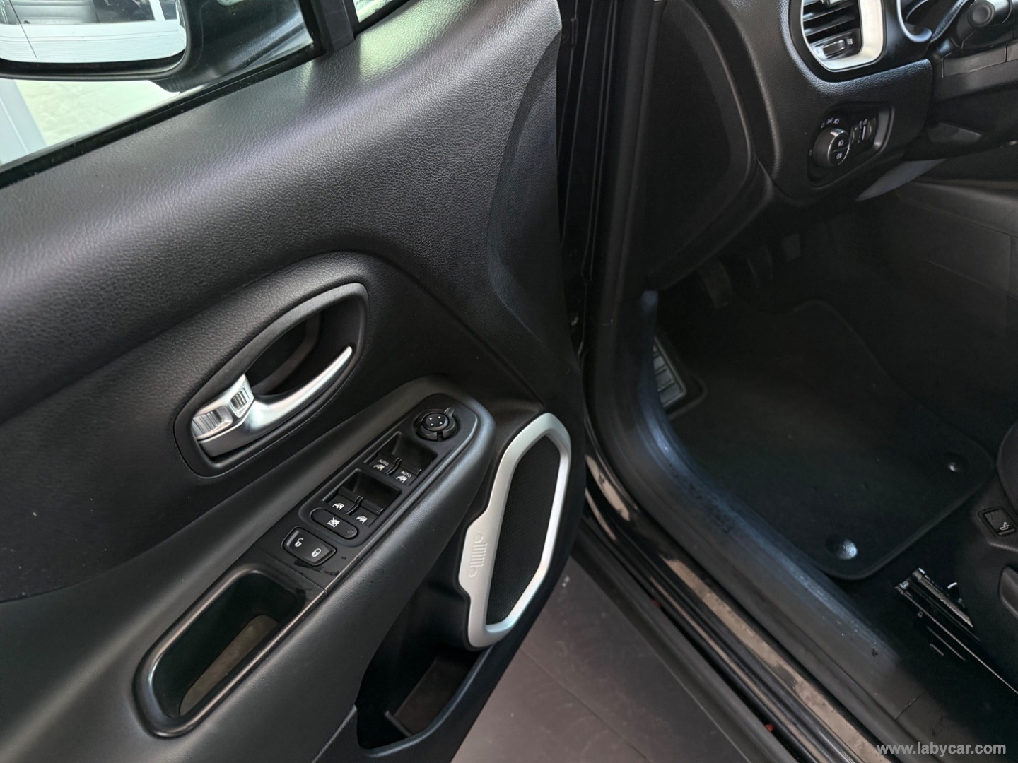 Renegade 1.6 Mjt 120CV Limited - immagine 16