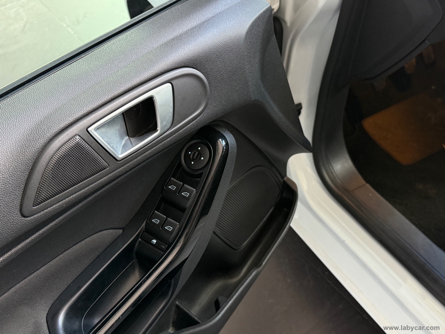 Fiesta 1.5 TDCi 75 CV 5p. Titanium - immagine 16